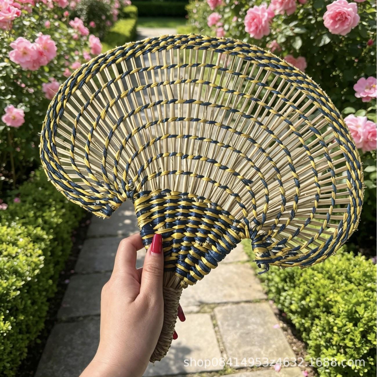 越南纯手工编织彩色草编扇子家居