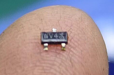 WV4 新能源吉利EV500主机板易损贴片小三极管 3脚全新