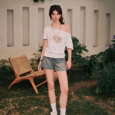 董璇同款MarcMoore春夏法式手工珍珠钻石贝壳斜肩T恤