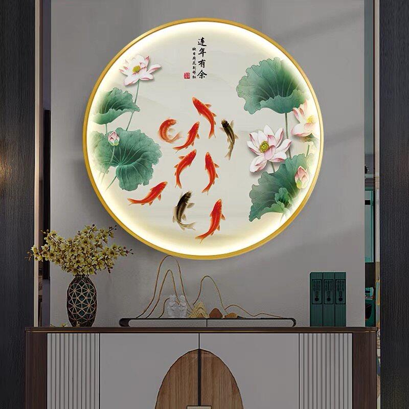 新中式玄关装饰画荷花九鱼图圆形灯光画餐厅过道背景挂画茶室壁画