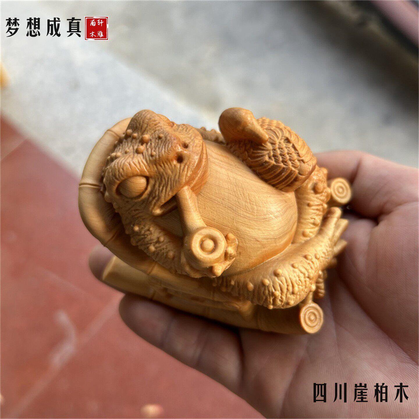 崖柏木雕人生三足蟾蜍赢家手把件实木招财随身文玩自在摆件工艺品
