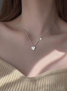 字母爱心项链轻奢小众2023年新款网红锁骨链设计感颈链精致配饰