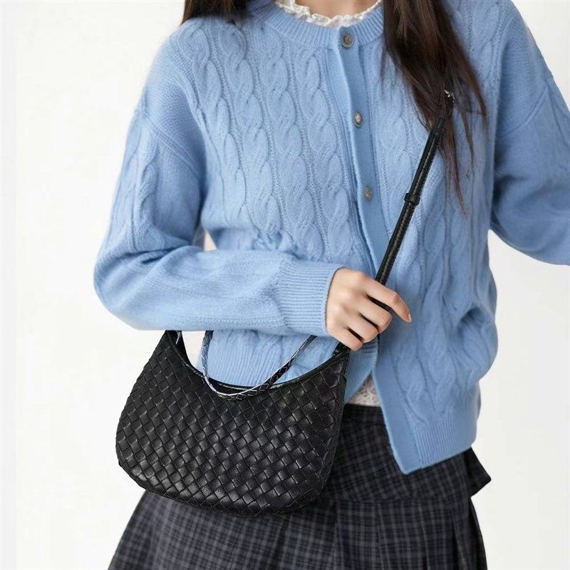 秋冬新款腋下包女高级感2025小众设计手提包通勤单肩斜挎女包,箱包皮具/热销女包/男包,腋下包,淘宝优惠券,粉丝福利购,淘宝优惠卷