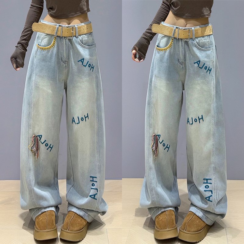 胖mm特大码韩系浅蓝色直筒牛仔裤女字母刺绣设计女裤显瘦阔腿长裤