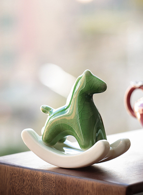 创意爱摇摇马国风陶瓷工艺品家居办公室茶桌面装饰摆设