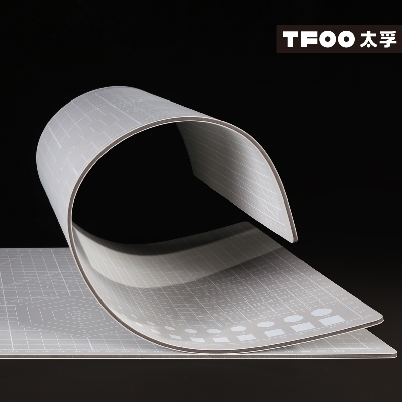 太孚切割垫板 手工桌面裁切雕刻橡胶垫 设计师灰色手工桌垫