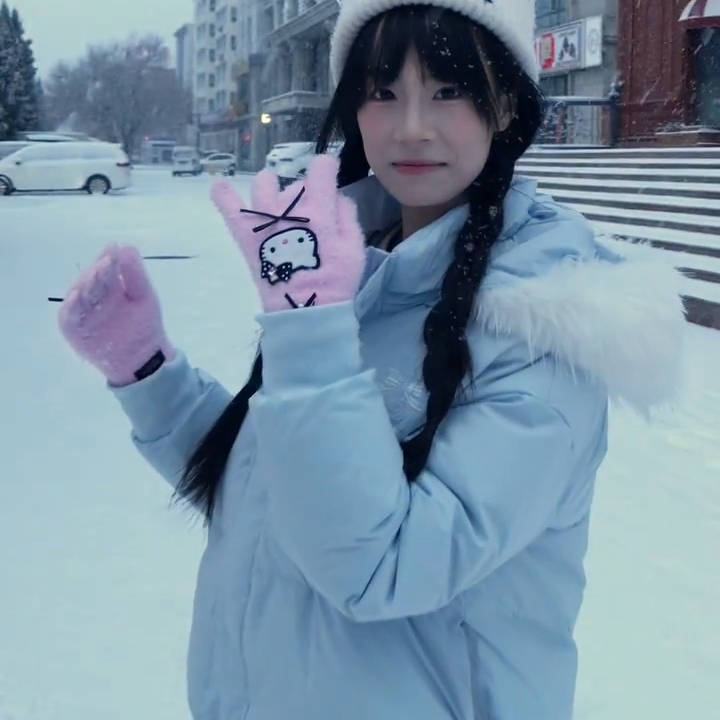 奶蓝色大毛领连帽羽绒棉