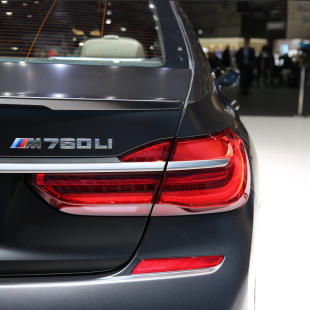 M760Li 宝马M车标改装 M550i 5系7系M140i V12标志车贴尾标 新款