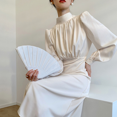 签儿 法式丝绸缎面流光连衣裙女2022早秋长袖轻奢气质绸缎a字裙