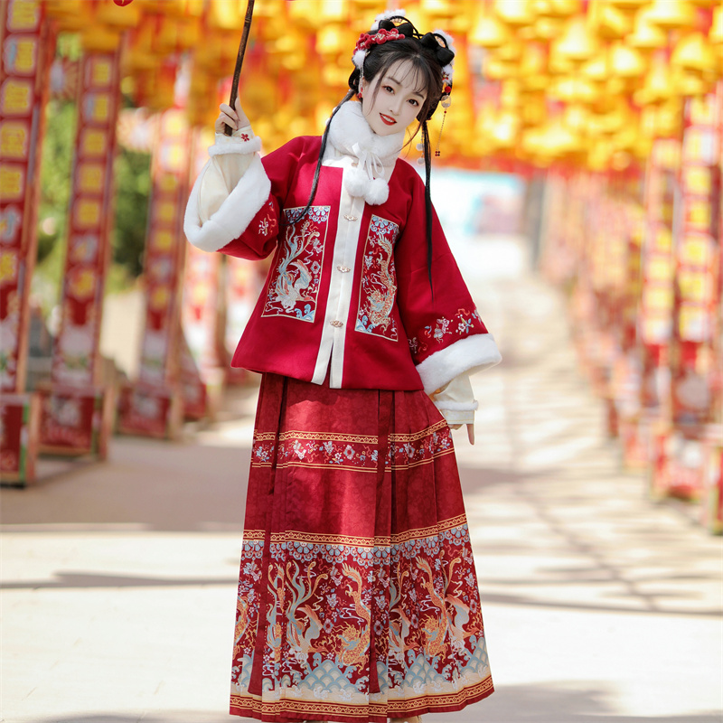 可以穿着上班的h明制汉服冬款加厚刺绣拜年服马面裙套装新年战袍