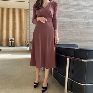 粉色针织连衣裙女秋冬黑色a字裙长袖高腰冬季内搭气质配大衣裙子