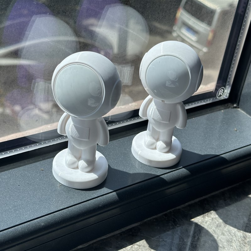 小咪人在传感器支架太空人隐藏支架电视柜床X头柜书柜摆件