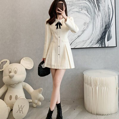 高端轻奢高级感正式场合白色连衣裙女秋冬甜美富家千金裙子小个子