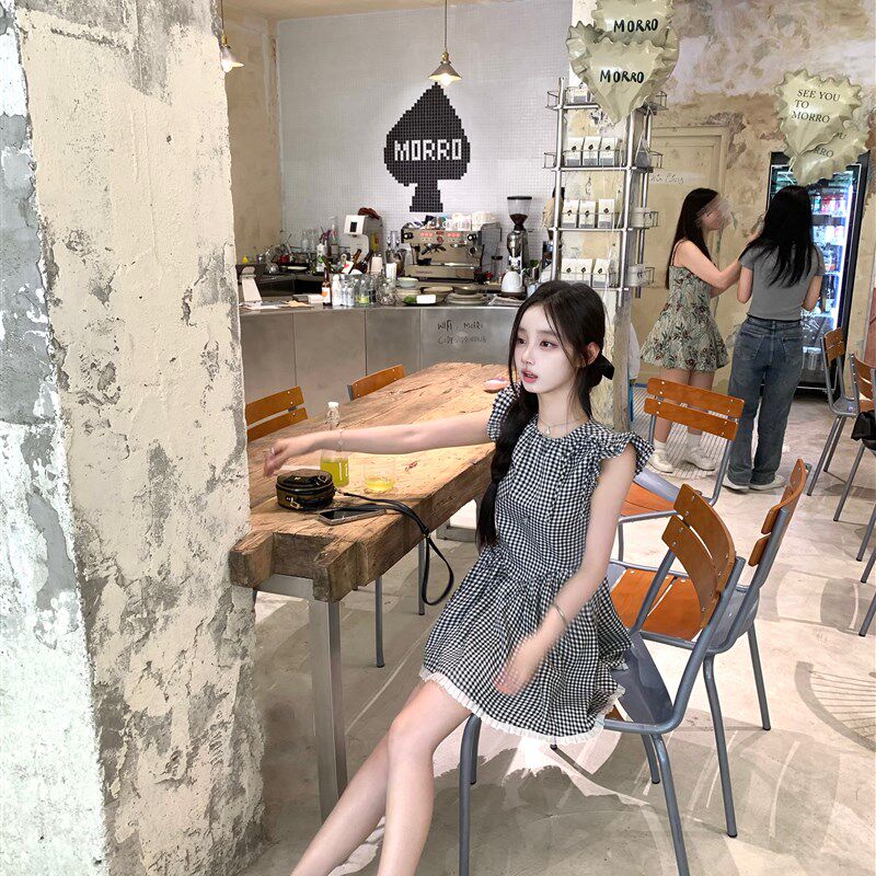 萌萌Ja 恋爱初告急 复古减龄感黑白格纹短裙女夏气质连衣裙/短裤