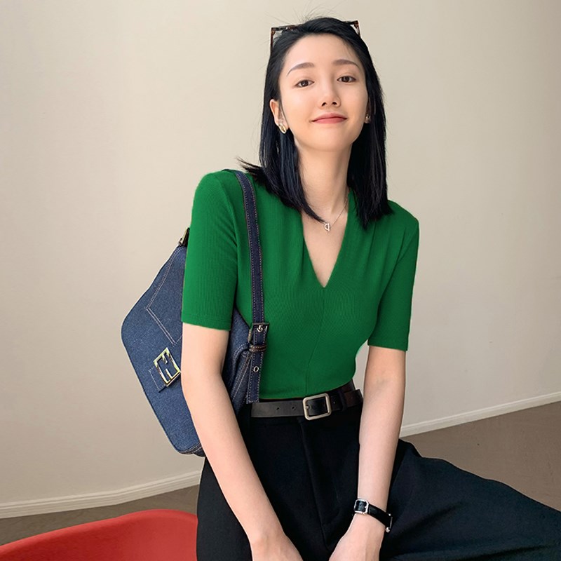 冰丝短袖针织衫女夏季2024新款洋气设计感绿色上衣薄款V领打底t恤
