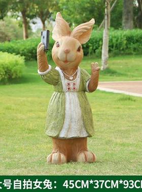 玻璃钢卡通彼得兔雕塑园林景观花园庭院装饰品户外草坪幼儿园摆件