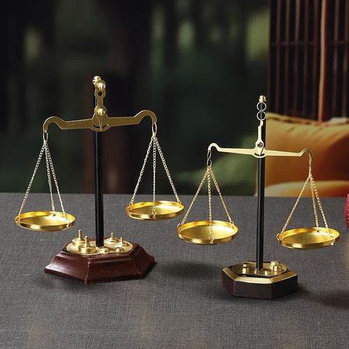 创意复古天平秤摆件北欧现代办公室事务所轻奢装饰品模型桌面摆设