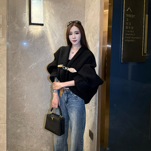 慵懒风老钱风气质百搭上衣春秋季高级感蝙蝠袖短款披肩大衣外套女