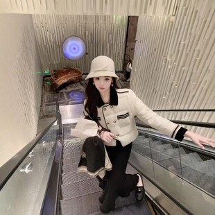 轻奢撞色气质高级感面包服冬季黑色白鸭绒外套小香风羽绒棉服短款