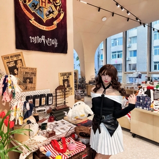 韩系优雅撞色一字领露肩挂脖时尚套装春季上衣白色百褶半身裙套装