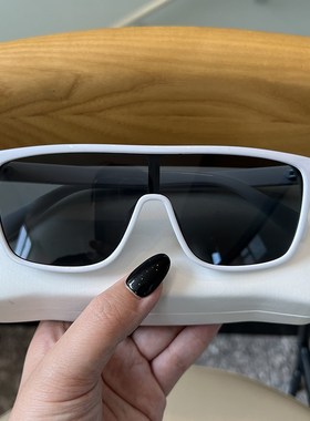 一体式墨镜男女级感2024新款白色网红潮流情侣太阳眼镜大脸显瘦