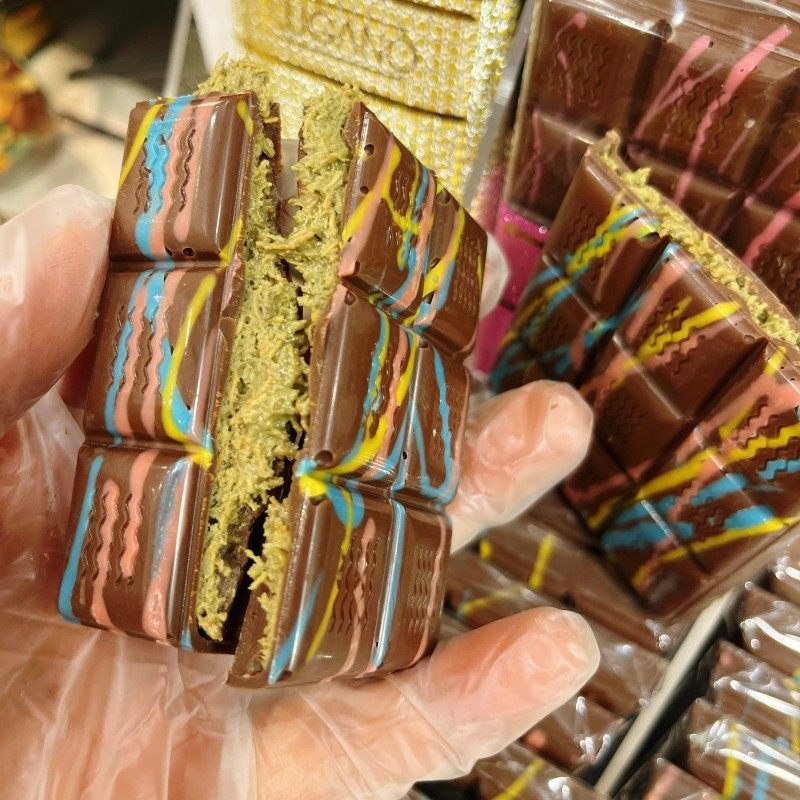 迪拜代购直邮FIX同款开心果酱巧克力千丝酥LUGANO100G进口零食