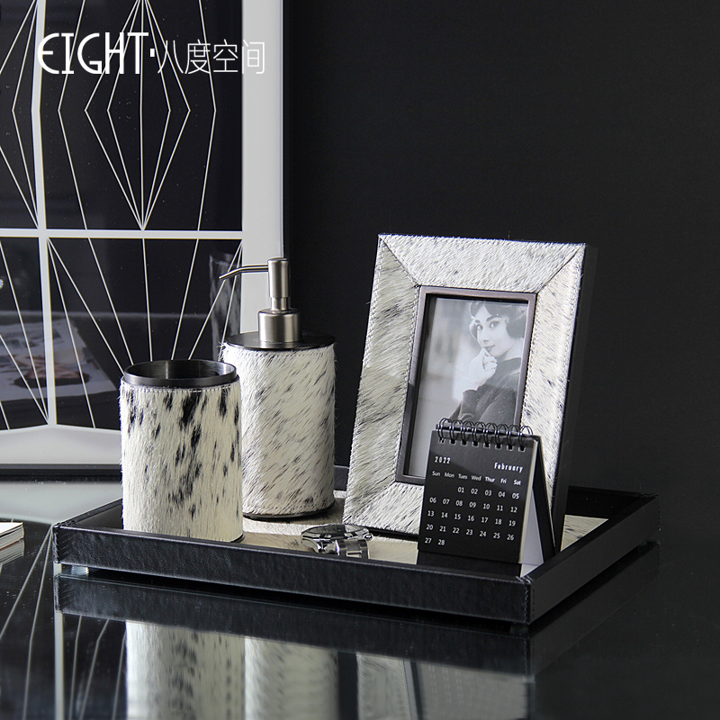 轻奢样板房间卫生间洗手台浴室软装饰品托盘洗手液瓶浴巾香薰摆件