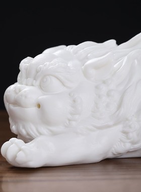 东方泥土长毛狮子白陶瓷国潮摆件创意礼物客厅玄关办公室桌面装饰
