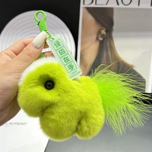 持有绿马可爱獭兔毛绿色小马车钥匙扣挂件毛绒健康马包包挂饰礼物