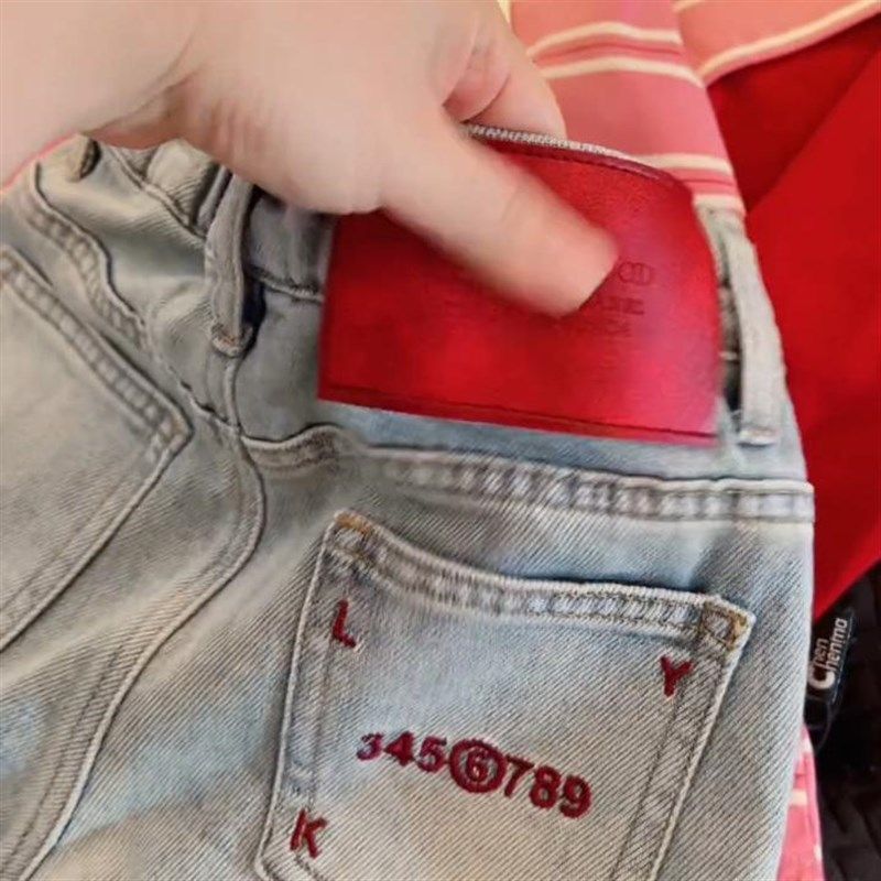 女童中大童装浅蓝色牛仔裤春秋款2024新款复古水洗贴标阔腿牛仔裤