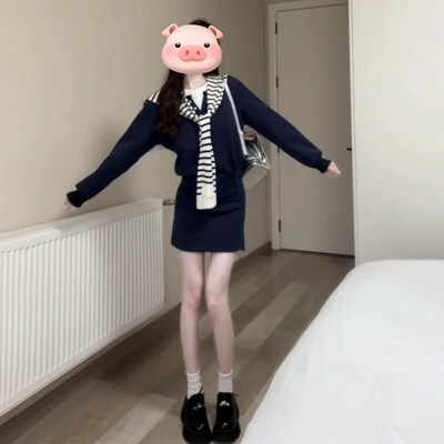 韩系开春穿搭一整套高级感卫衣连衣裙子女2025年新V款超火短裙套