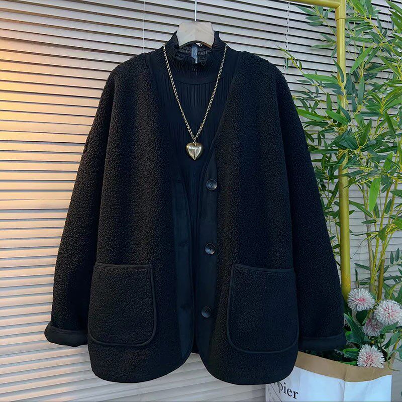 大码女装V领长袖双兜羊羔毛外套胖MM冬季款时尚百搭洋气显瘦上衣