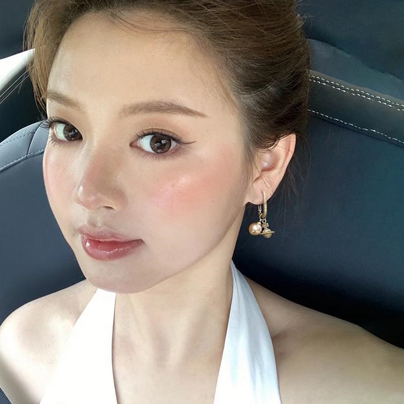 西太后耳环椭圆金属耳扣2025新款爆款珍珠耳坠轻奢高级感土星耳饰