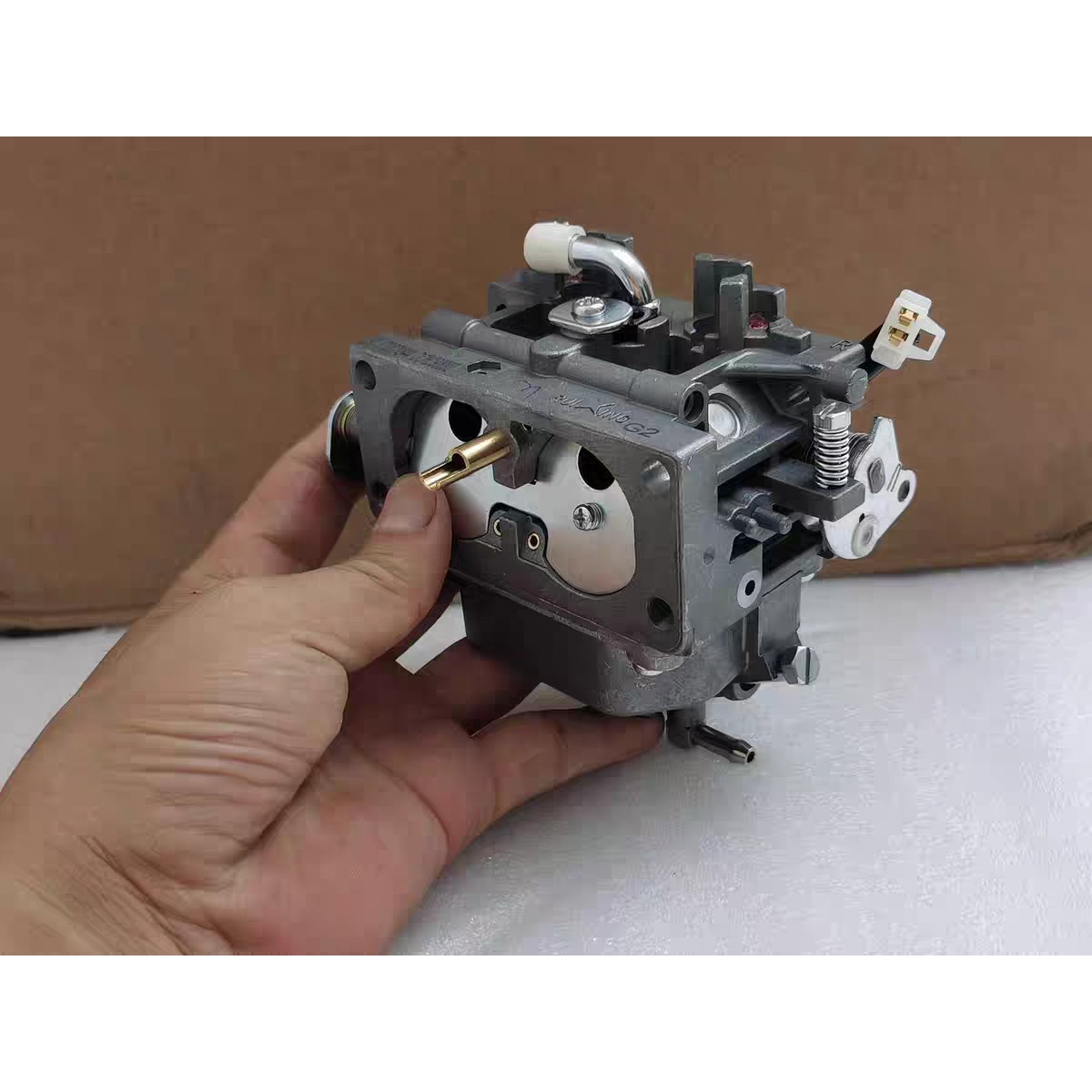 LC2V80Fd双缸汽油发动发电机764cc隆鑫18kw, 化油器