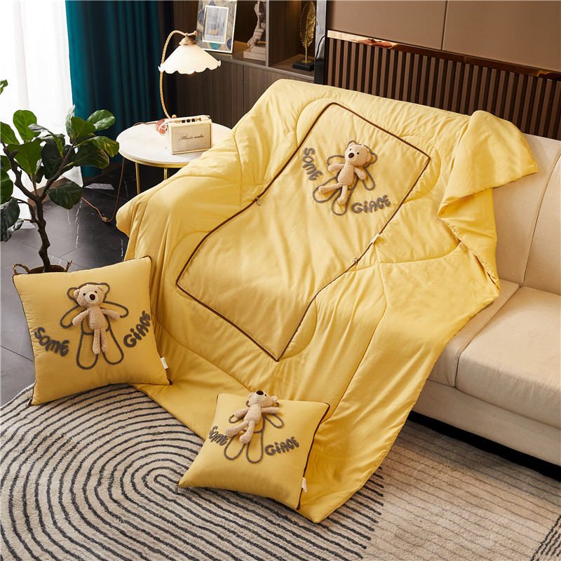 冬季抱枕被子两用二合一汽车载内办公室午睡枕头靠枕靠垫四季通用