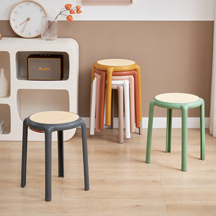 塑料凳子加厚家用北欧简约椅子客厅餐桌高板凳可叠放熟胶藤编登子