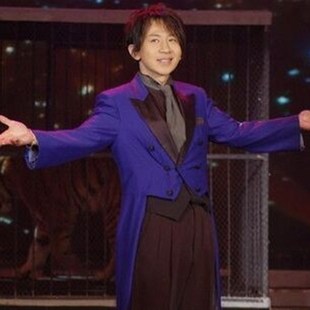 刘谦变魔术服出伞出扇出鸽子燕尾服装 根据O喜好订做 定制演出服