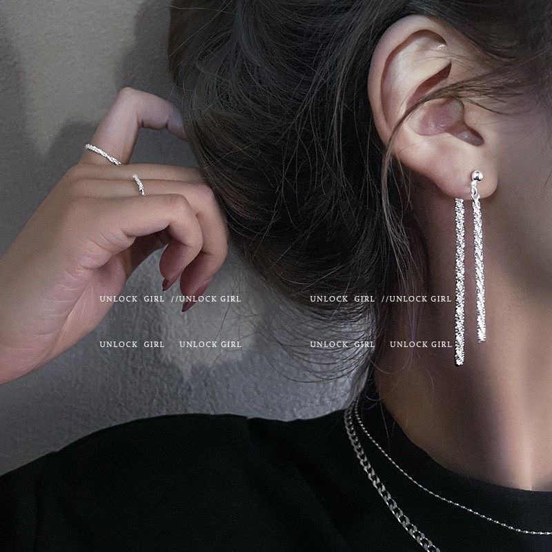 srrmhyn波光粼粼长款流苏耳钉女2024年新款潮独特耳坠冷淡风小众