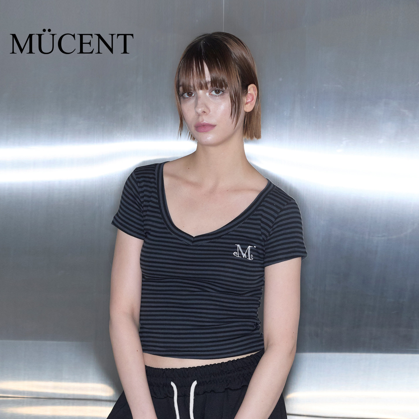 mucentV领条纹T恤炭黑色短袖上衣女夏2025新款正肩显瘦修身设计感