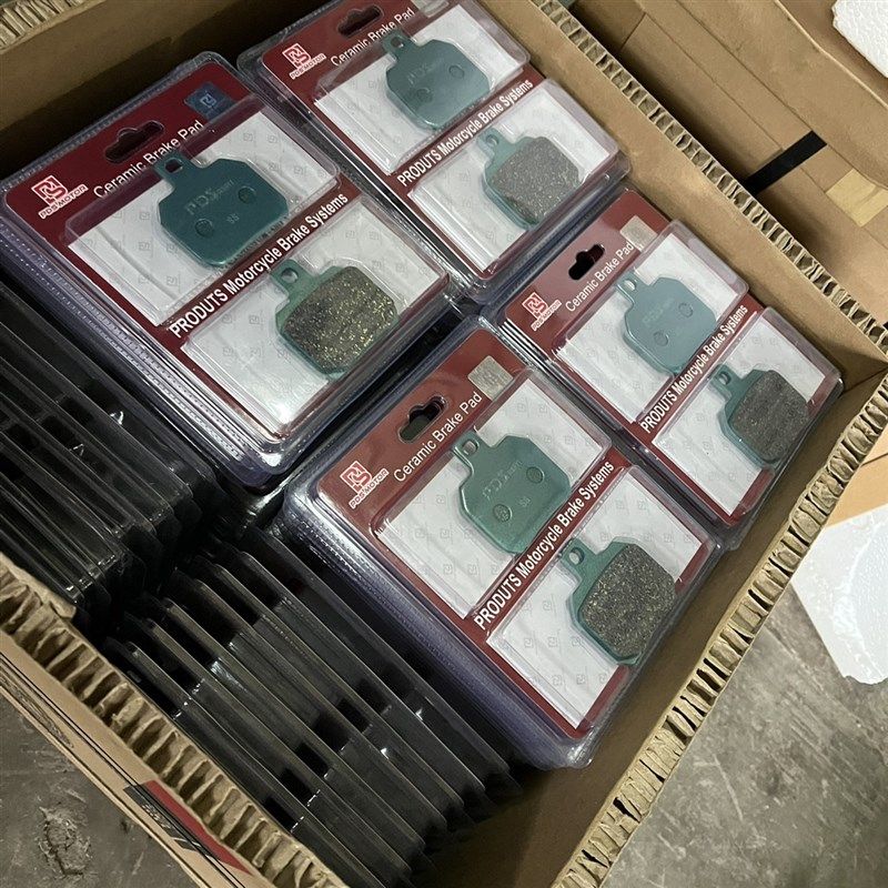 D刹车皮小螃蟹对四鲍鱼对二粉色绿色金属高性能卡钳碟刹刹车片