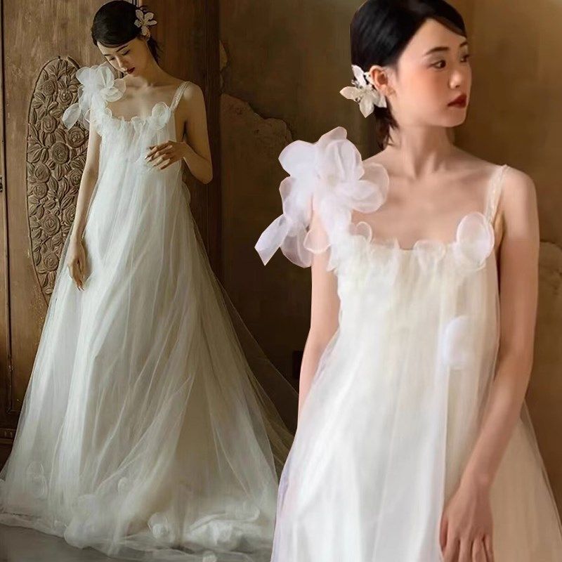 新娘轻婚纱吊带森系小个子复古轻奢旅拍礼服出门纱法式晨袍高级感