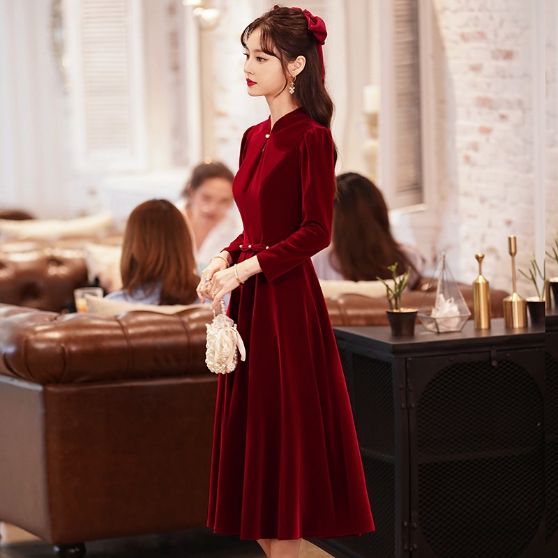 冬季敬酒服新娘2024新款结婚订婚显瘦长袖酒红色礼服女气质高级感