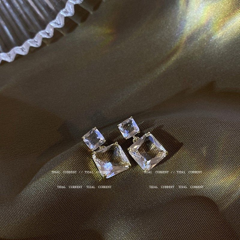 srrmhyn冷淡风方块水晶耳钉网红气质设计感百搭耳环新款,节庆用品/礼品,文化创意手环,淘宝优惠券,粉丝福利购,淘宝优惠卷