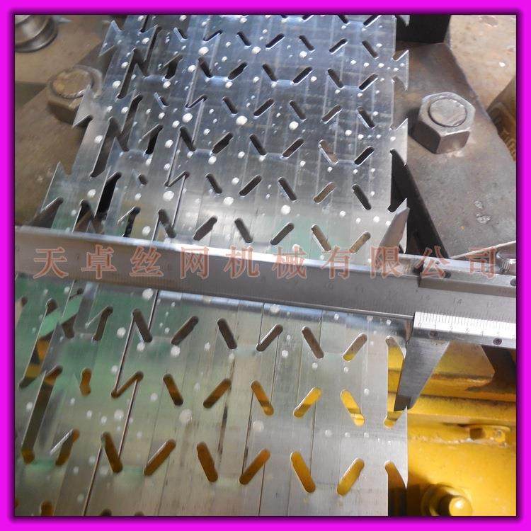 热镀锌片刺绳机刀片刺绳机防护刺网机器,五金/工具,其他机械五金,淘宝优惠券,粉丝福利购,淘宝优惠卷