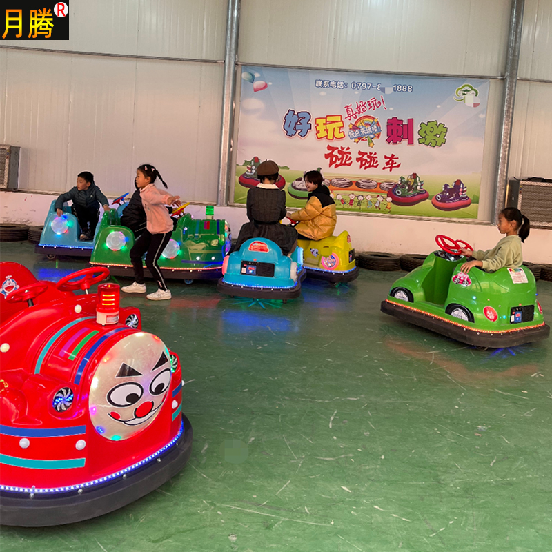 月腾 222新款儿童人电动碰碰车广场游乐设备 游乐场车