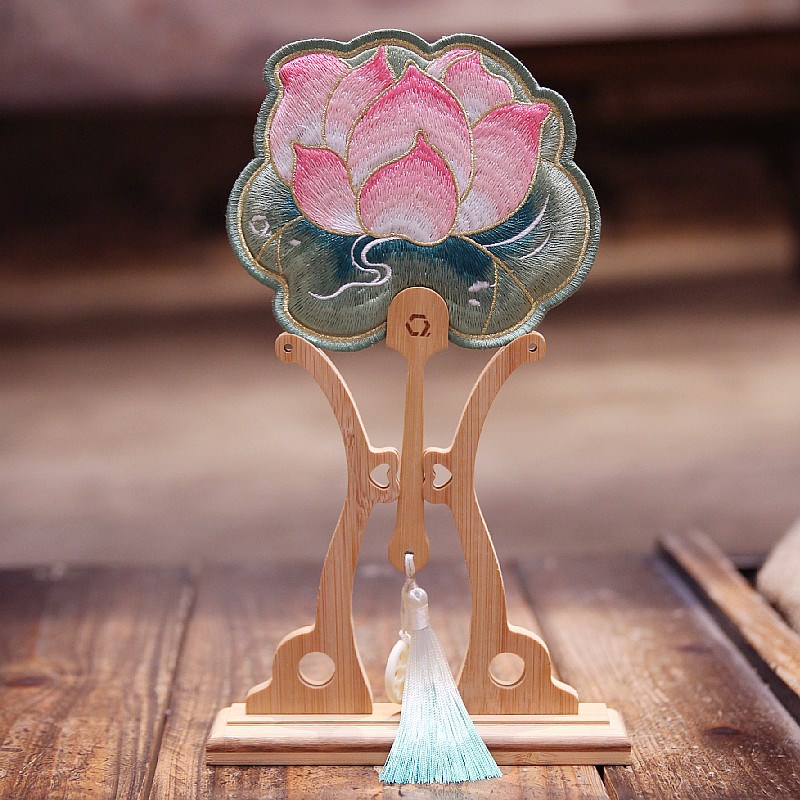 手工艺品团扇女 全刺绣荷花小巧流苏木柄拍摄影道具跳舞蹈宫扇子