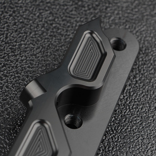 大辐射卡钳座锁点电摩改装三代四代目劲战标配前叉刹车转接码