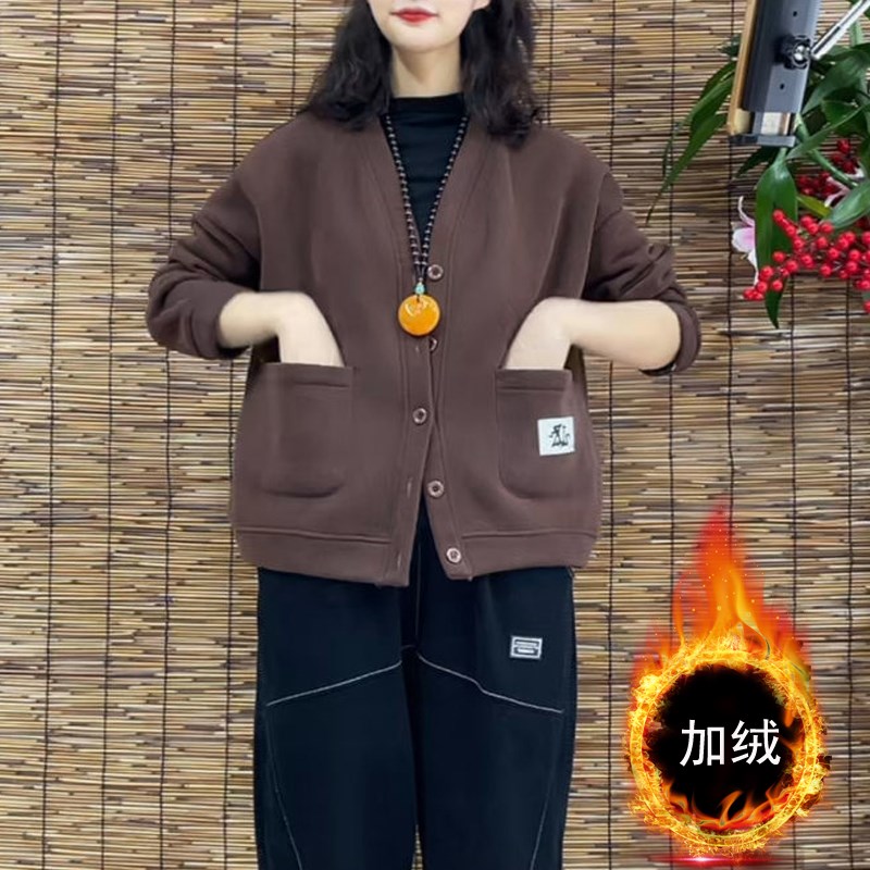 大码女装显瘦加绒短外套2024春秋妈妈装时尚V领开衫单排扣卫衣潮