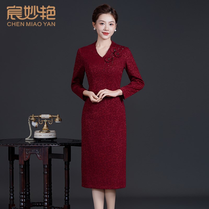 宸妙艳中老年女装2024春季新款妈妈装连衣裙气质V领针织毛衣裙女