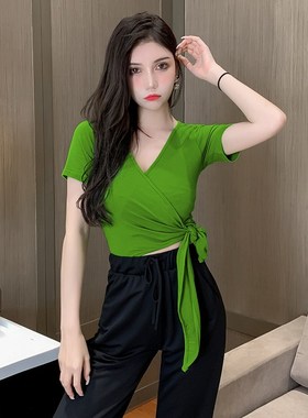 短款v领上衣女配阔腿裤修身下摆打结高腰交叉绑带短袖绿色T恤系带